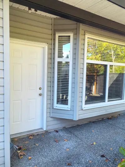 Ground Level Suite for Rent – 1 Bed / 1 Bath (Surrey–Langley Border) Location Highlights Located at...