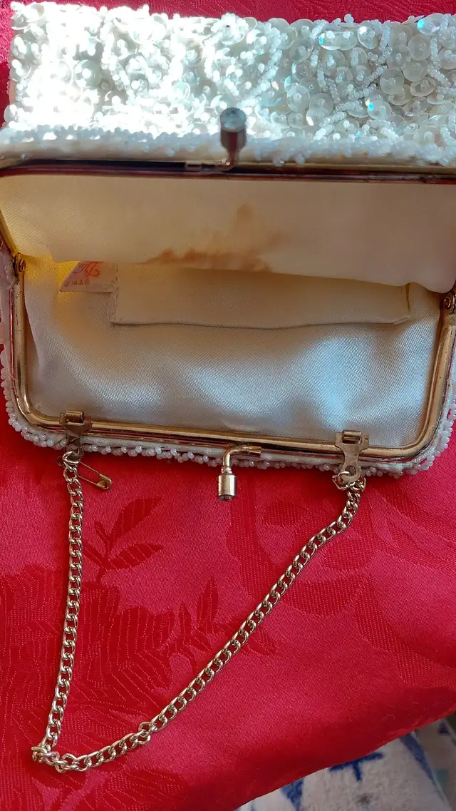 Ladies Beaded Clutch Purse in Women's - Bags & Wallets in Strathcona County - Image 3