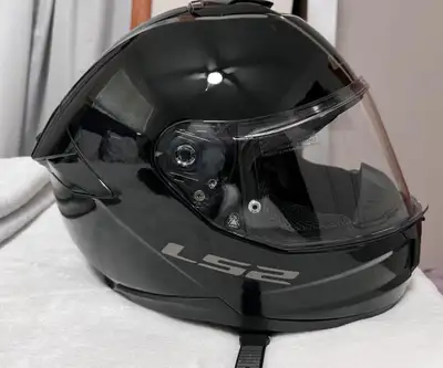 LS2 Stream II - Medium black DOT Approved helmet, only worn once and was purchased last month.