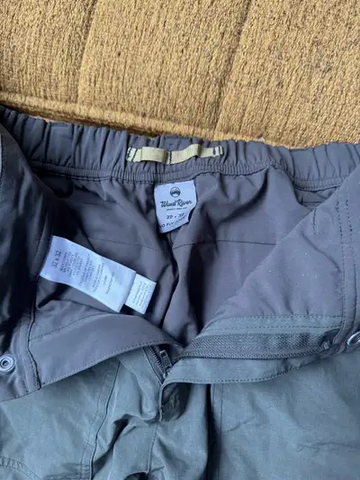Great waterproof outdoor pants , ‘Wind river’ size 32/32 Color khaki. Barely used. Mosquito and tick...