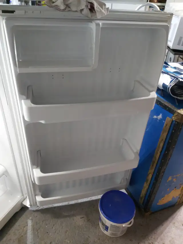 Réfrigérateurs blanc 18pc in Refrigerators in City of Montréal - Image 4