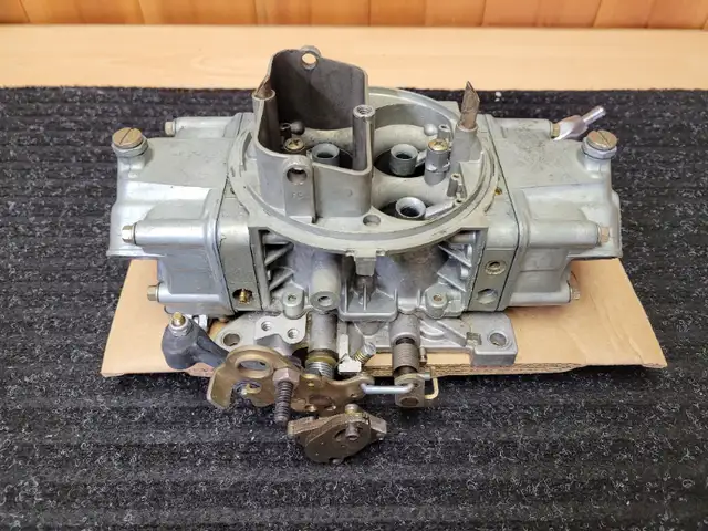 Holley Double Pumper 750 CFM Carburetor in Engine & Engine Parts in St. Catharines - Image 4