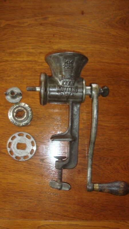 KEEN KUTTER MEAT GRINDER in Arts & Collectibles in Cornwall - Image 3
