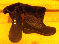 WOMANS WINTER BOOTS