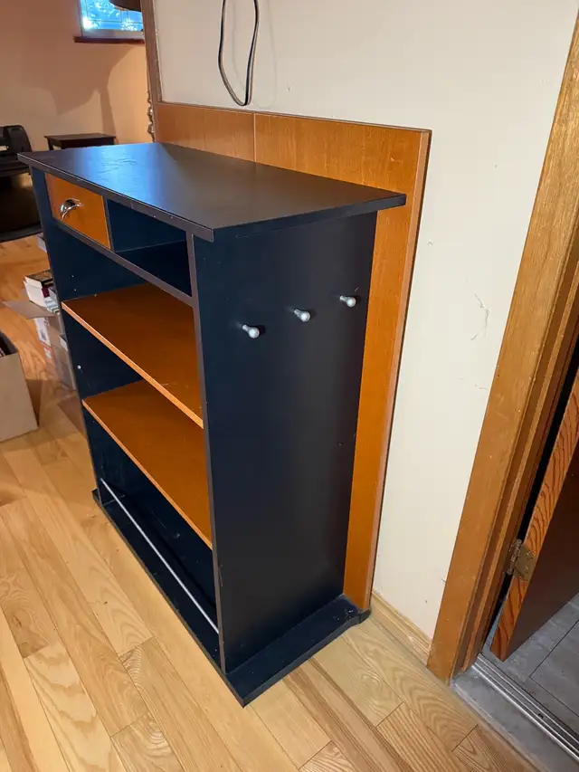 Bibliothèque 41 pouces haut x 31,5 large x 13,75 profond in Bookcases & Shelving Units in Longueuil / South Shore - Image 4