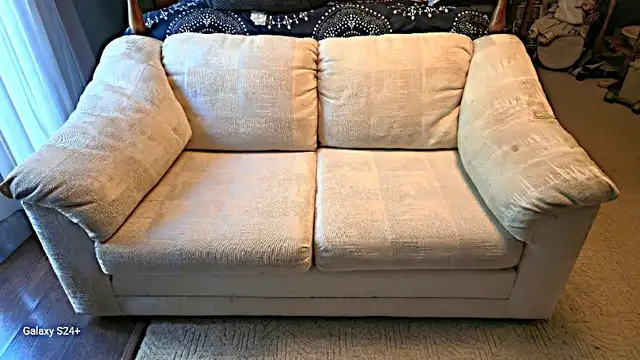 Couch for sale63660983315073120