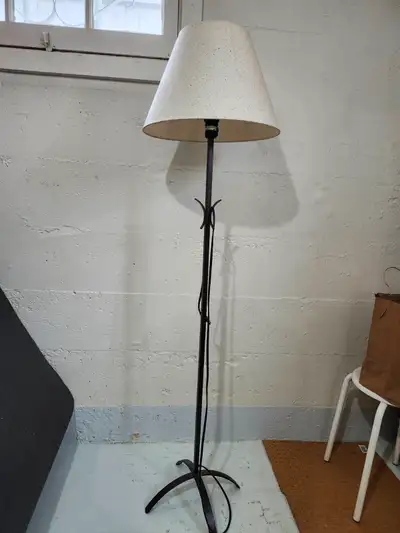 Metal Stand Dimensions : H – 60 inches, Feet – 14 inches Single Bulb – 100W max Shade Asking $30.00...