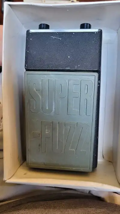 For sale is a sought after vintage Univox Super Fuzz guitar pedal, model U-1095, from the mid-1970s,...