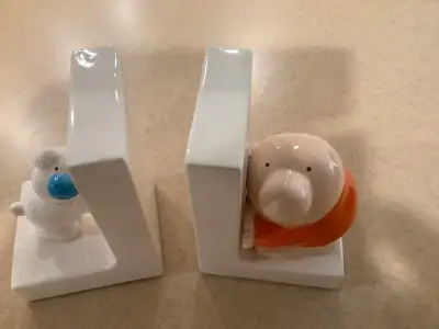 1982 Rare Tom Wilson Ziggy and Fuzz Book ends, in mint condition. 5 inches height, and 3 inches acro...