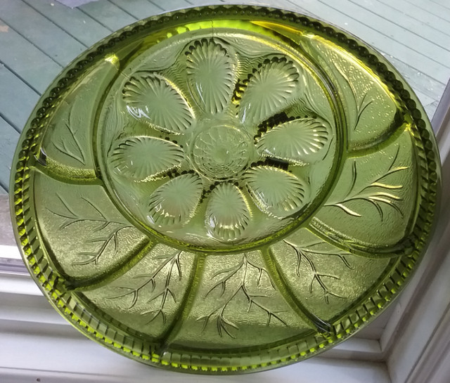 Vintage Green Indiana Glass Deviled Egg Dish With Veggie Divides in Kitchen & Dining Wares in Oshawa / Durham Region