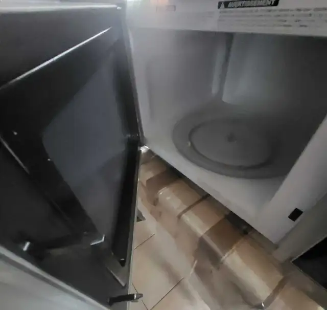 Panasonic Genius Microwave in Microwaves & Cookers in Mississauga / Peel Region - Image 5