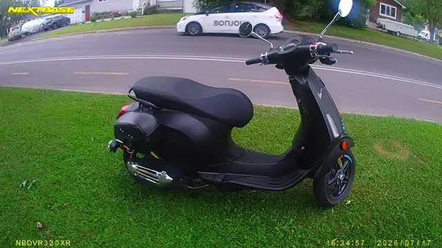 SCOOTERVespa Primavera 50 Sport 2025Nero Convinto in Scooters & Pocket Bikes in Laval / North Shore - Image 2