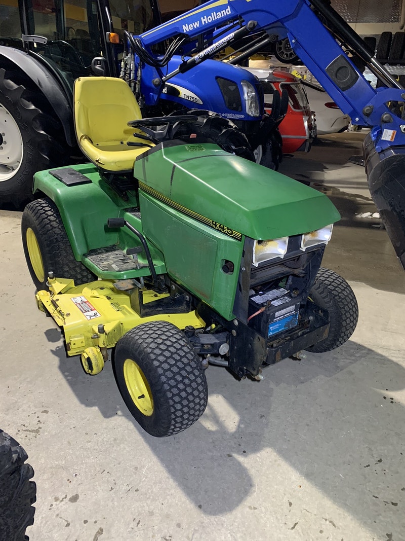 John Deere 445 garden tractor / tracteur à jardin John Deere 445