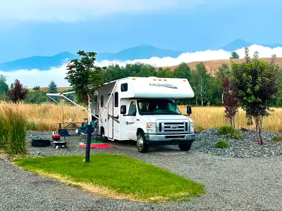 2013 Thor Majestic 23A Class C RV. Cabin size is 23 feet and RV is 25 feet. Ford E350 Super Duty eng...
