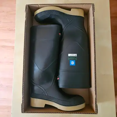 Baffin Women's Boots Rubber Boots with Safety Toe - size 6, View more