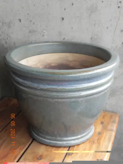 Extra large planting pot, View more