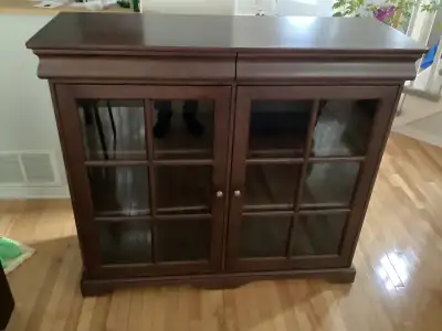 Meuble multi-usage en érable. Excellente condition., View more