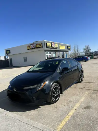 corolla for sale 2020 model clean title 86k drive loan transfer also available