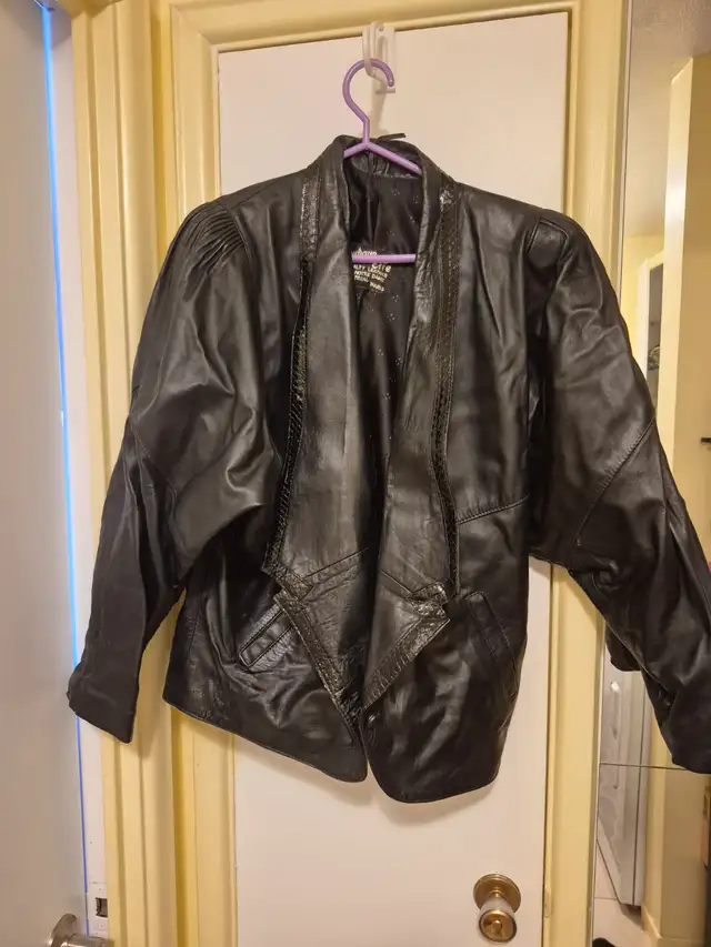 manteau de cuir noir pour femme in Women's - Tops & Outerwear in Sherbrooke - Image 2