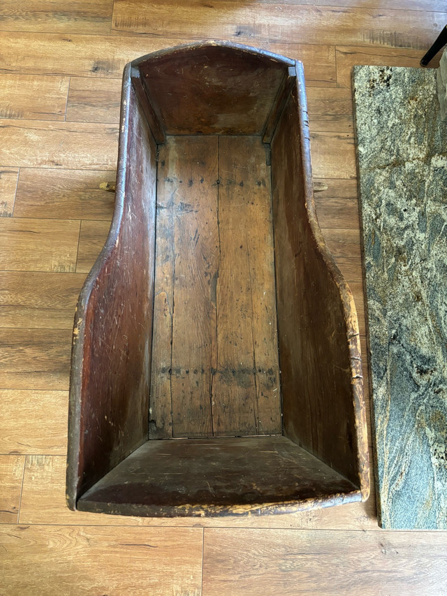 antique cradle  in Arts & Collectibles in Owen Sound - Image 3
