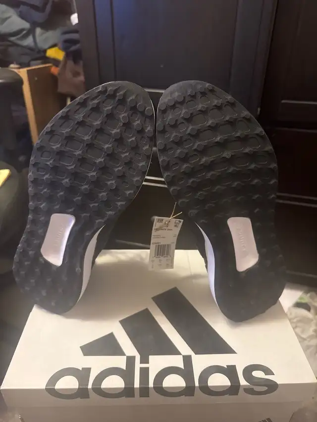 New Adidas UBounce DNA Running Shoes NWTGs in Men's Shoes in City of Toronto - Image 5