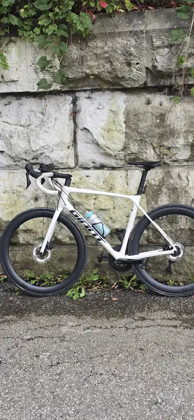 Giant TCR Carbon Road Bike-Shimano 105- M/L- $3000, View more
