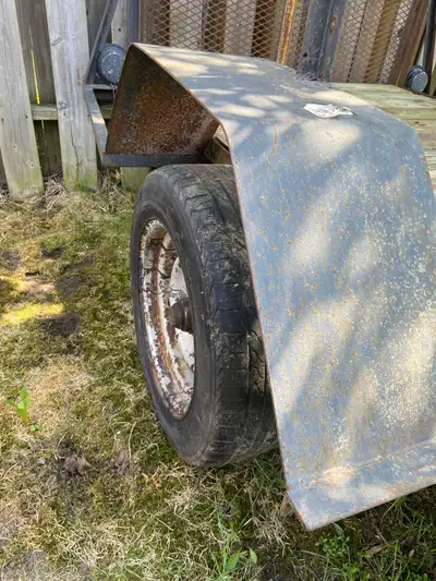 -Inside measurements 97” x 49” -Needs new lights or get magnetic lights -No holes in frame -No broke...