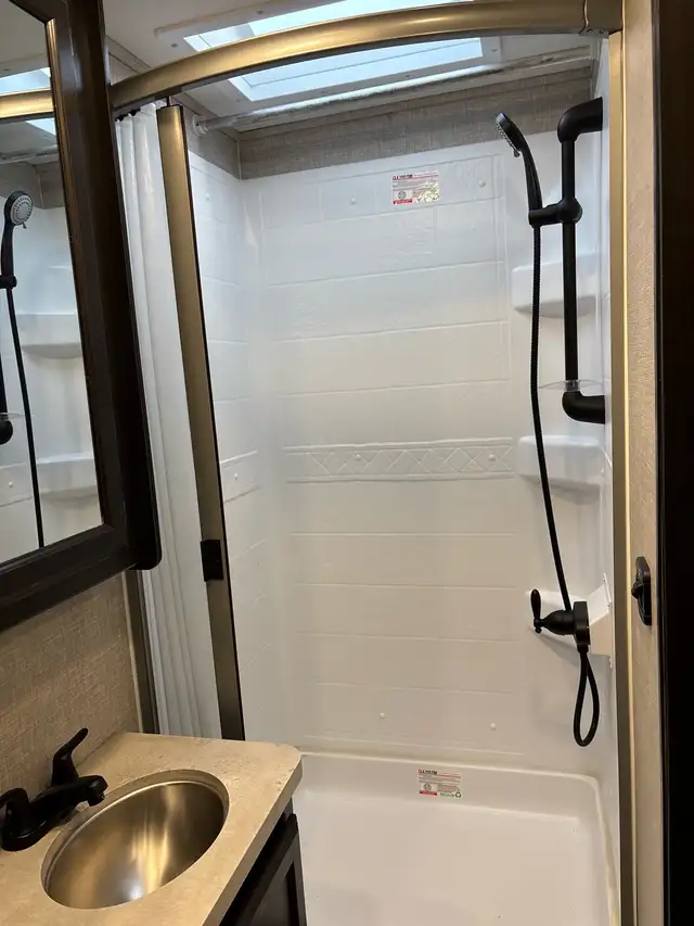 2022 Jayco Red Hawk 26M Class C - low kms in RVs & Motorhomes in Victoria - Image 8