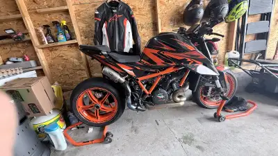 2022 KTM 1290 Super Duke R + Gear Package Selling my 2022 KTM Super Duke R in excellent condition. T...