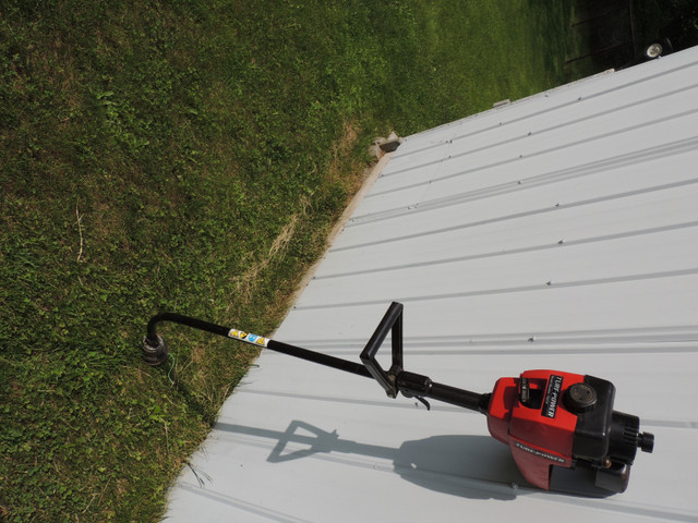 STRING TRIMER GAS in Lawnmowers & Leaf Blowers in Cornwall