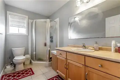 4 bed,3 full washroom,office.