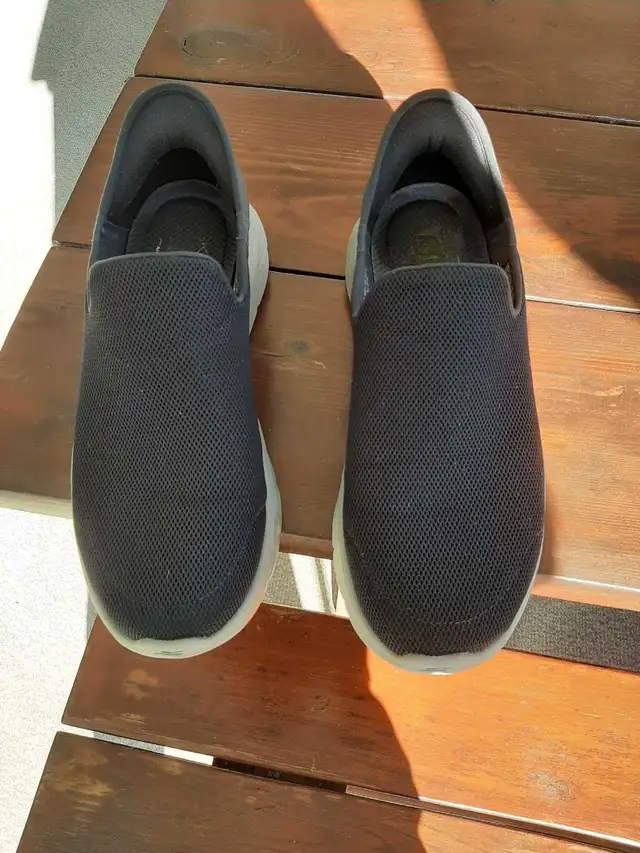 sketchers go walk slip in in Men's Shoes in Nanaimo - Image 2