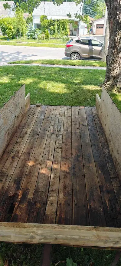 Selling as is 4'6 x 10' interior dimensions Comes with new lights, not installed Needs new axle or a...