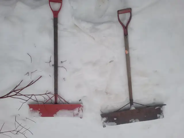 Steel and Aluminum Snow Shovels in Outdoor Tools & Storage in City of Toronto - Image 4