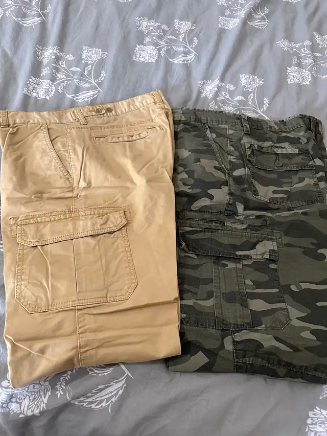 3 BRAND NEW PANTS (2 Cargo , 1 Jean)size 33 & 34 in Men's in Regina - Image 7