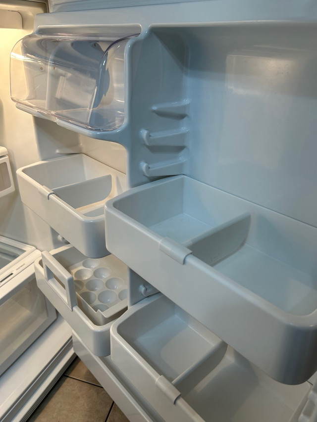Maytag Fridge dans Réfrigérateurs  à Ouest de l’Île - Image 4