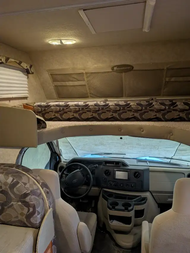 2012 Ford Adventurer 23' motorhome with 350 hp, very clean! in RVs & Motorhomes in Nelson - Image 10