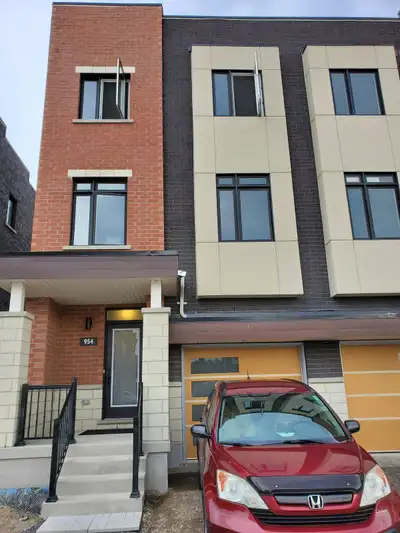 Title: Rooms for Rent in Oshawa (Whitby and Oshawa border) Rooms in a bright, spacious, approx. 2160...