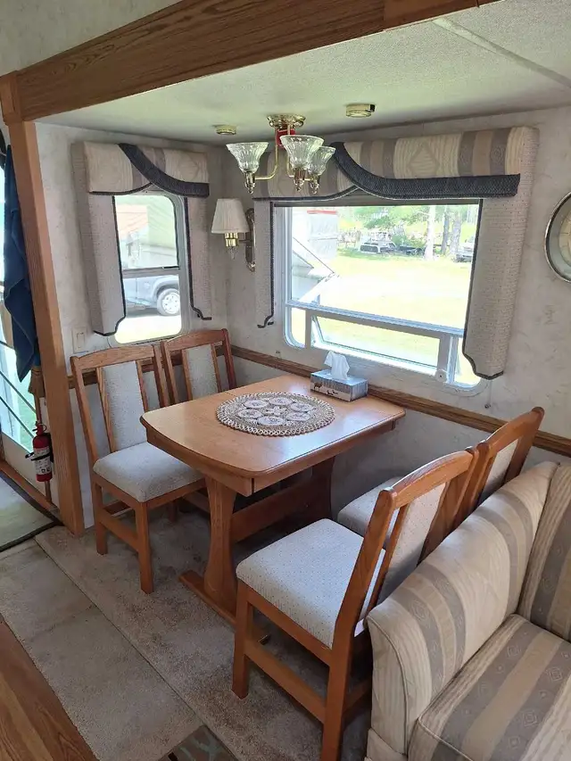 2004 NU-WA Hitch Hiker Discover America Touring Coach 35 in Travel Trailers & Campers in New Glasgow - Image 8