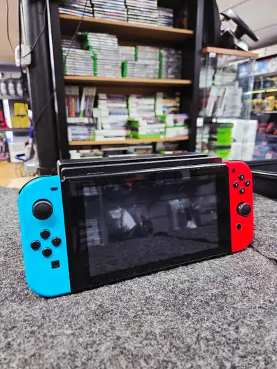 Nintendo Switch + manette , View more