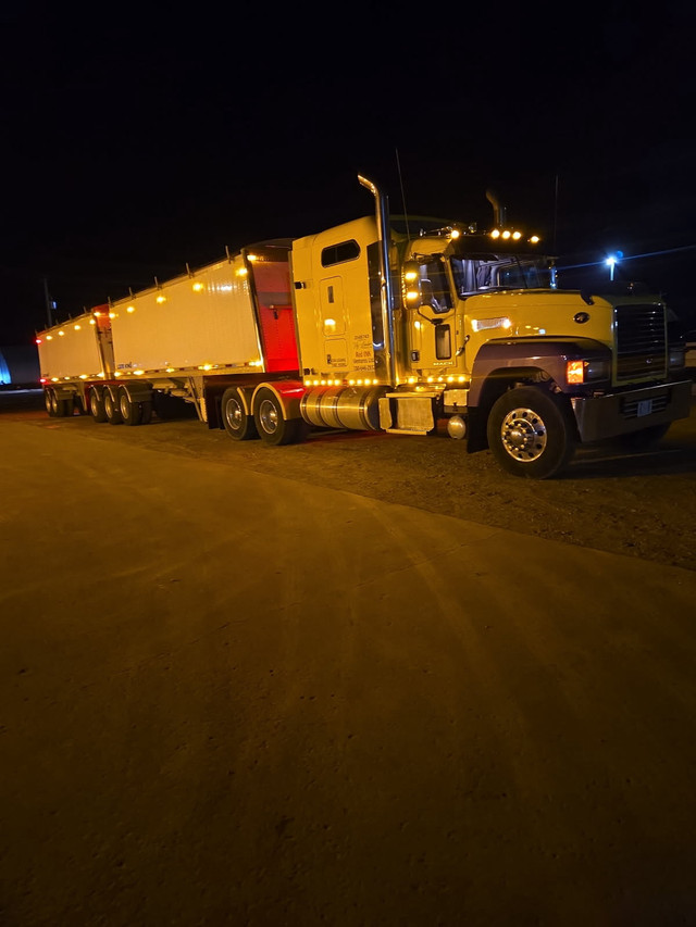 Grain, Fertilizer, Frac Sand, and Equipment Hauling in Farming Equipment in Strathcona County - Image 4