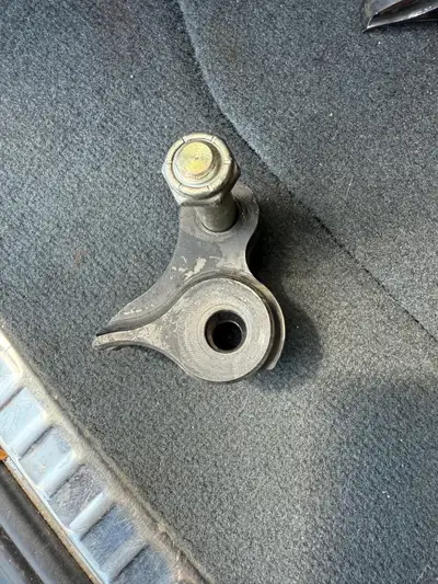 I'm selling a used Harley Davidson lowering kit. This kit is designed to lower the rear of your Harl...