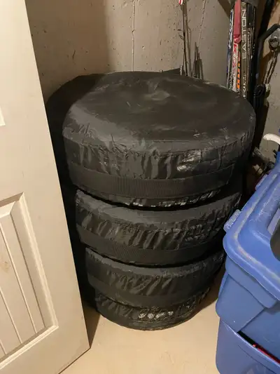 Set of 4 Winter Tire & Rims 235/70R16 only use 2 seasons still in good shape come with set of 4 tire...