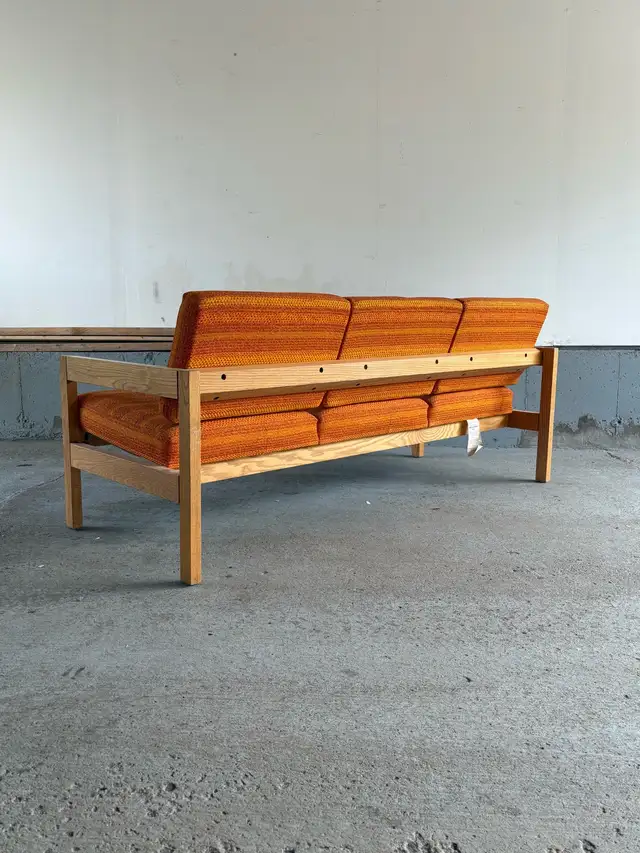 vintage mid century couch/sofa in Couches & Futons in Ottawa - Image 6
