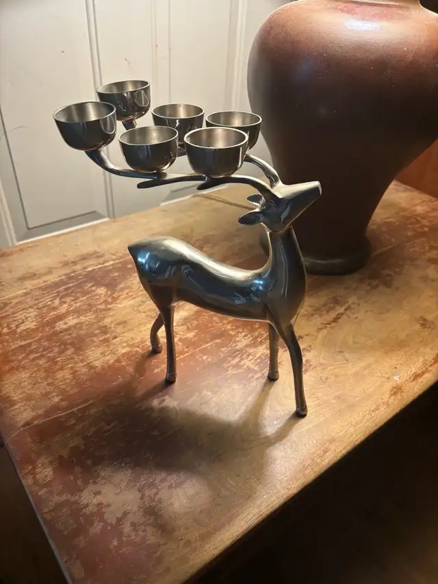 Silver Reindeer Candle Holder in Home Décor & Accents in Ottawa - Image 2