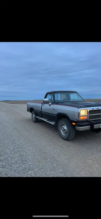 1991 Dodge w250 LE 4x4 with the 12v 5.9 cummins diesel engine and auto transmission with 256,800 mil...