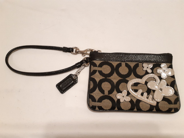 Coach Black/Beige Signature Fabric/ Black Patent Small Wristlet in Women's - Bags & Wallets in City of Halifax - Image 2