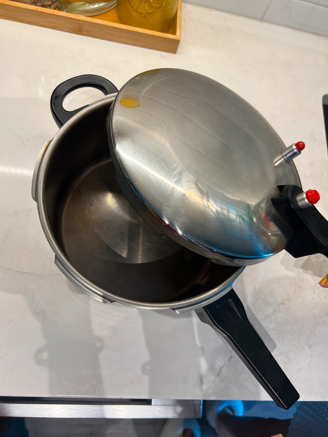 Pressure cooker in Microwaves & Cookers in Edmonton - Image 2