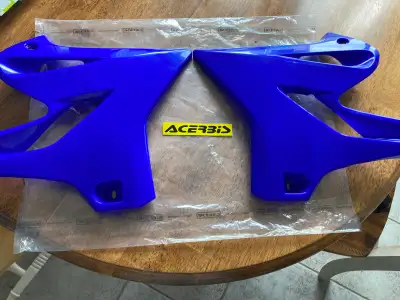 Selling a set of Aceribs shrouds bought them for my 2021 YZ250 sold my bike. These are Brand New nev...