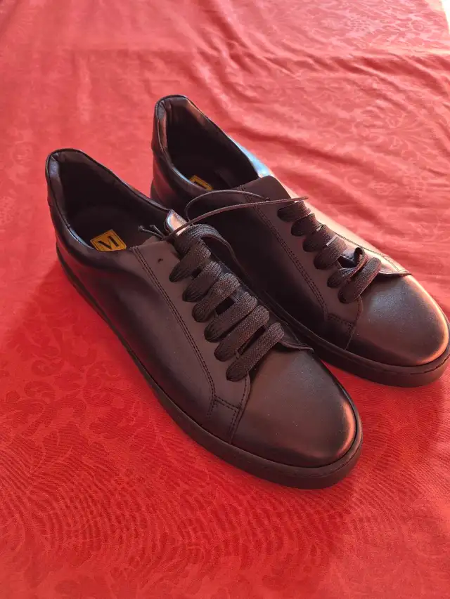 Bruno Magli Italian leather trainers (Size 9) / New